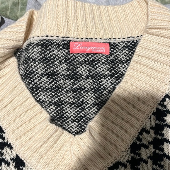 Trendy Oversized Checkerprint V-Neck Sweater - Picture 2 of 3